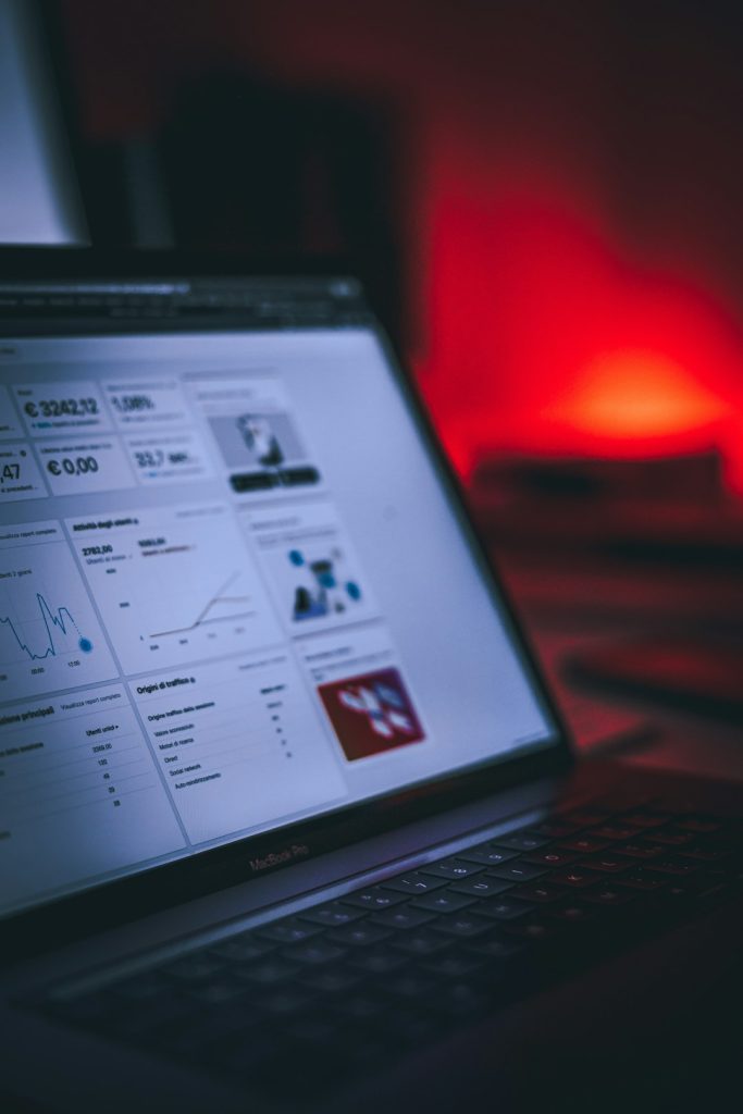 turned-on-macbook-pro-mpluoxqeuk0 turned-on-macbook-pro-mpluoxqeuk0